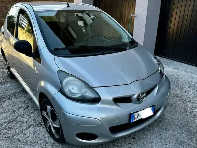 Usata Toyota Aygo 68 CV (50 kW) 2009 Grigio Utilitaria