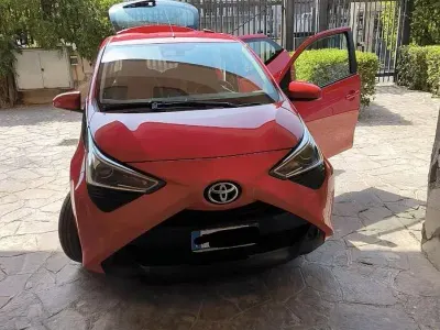 Usata Toyota Aygo 72 CV (52 kW) 2019 Rosso Utilitaria