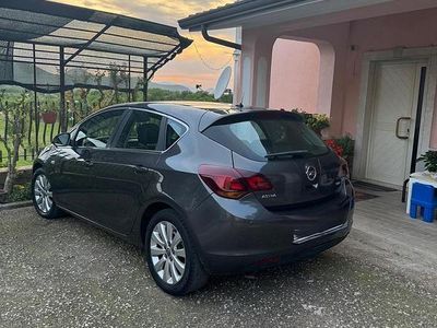 Usata Opel Astra 125 CV (91 kW) 2012 Grigio Berlina