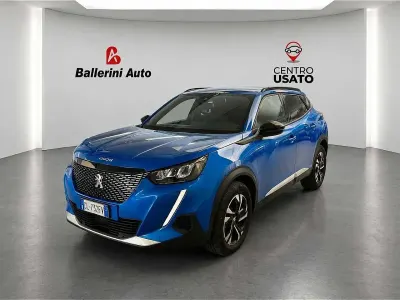 Usata Peugeot 2008 Allure 102 CV (75 kW) 2022 Blu/azzurro SUV