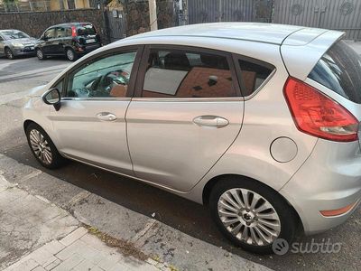 Usata Ford Fiesta Titanium 90 CV (66 kW) 2009 Grigio Berlina