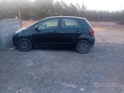 Usata Toyota Yaris 90 CV (66 kW) 2008 Nero Utilitaria