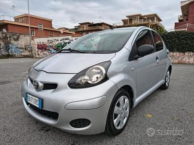 Grigio Usata 2010 Toyota Aygo Utilitaria | 3990 € (Buon prezzo)