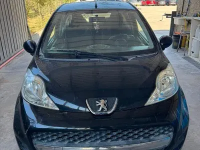 Begagnad Peugeot 107 68 HK (50 kW) 2009 Svart Halvkombi