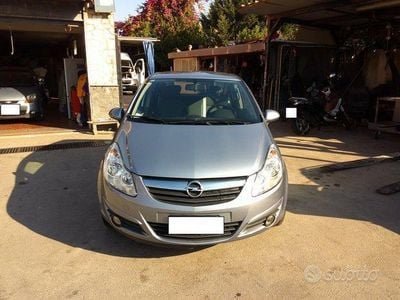Usata Opel Corsa Cosmo 95 CV (69 kW) 2011 Grigio Berlina