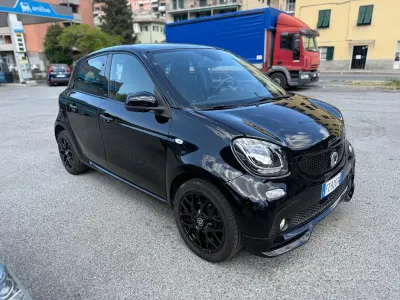 Begagnad Smart ForFour Brabus 71 HK (52 kW) 2019 Svart Halvkombi
