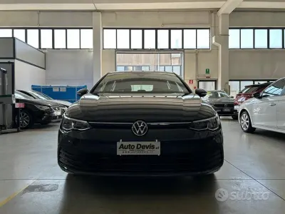 Usata VW Golf VIII Life 110 CV (80 kW) 2023 Grigio Berlina