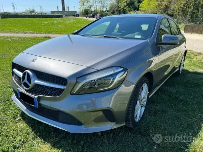 Usata Mercedes A180 109 CV (80 kW) 2018 Grigio Berlina
