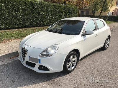 Usata Alfa Romeo Giulietta Distinctive 120 CV (88 kW) 2012 Bianco Utilitaria