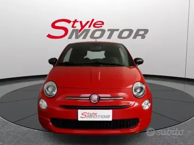 Begagnad Fiat 500 Lounge 69 HK (50 kW) 2023 Röd Halvkombi