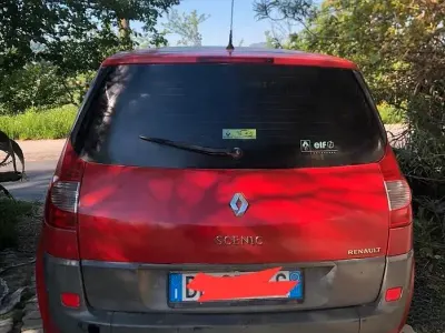 Usata Renault Scenic E-Tech 111 CV (81 kW) 2007 Rosso Monovolume