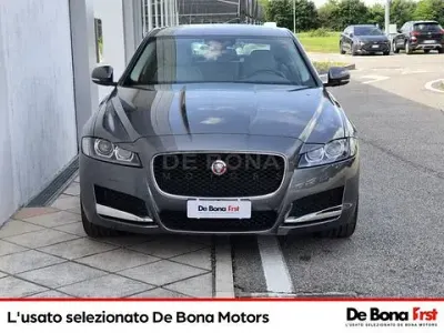 Usata Jaguar XF Prestige 179 CV (131 kW) 2019 Grigio Utilitaria