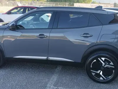 Usata Peugeot 2008 Allure 101 CV (74 kW) 2024 Grigio selenium SUV