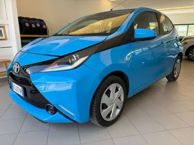 Usata Toyota Aygo X-play 69 CV (50 kW) 2017 Azzurro Utilitaria