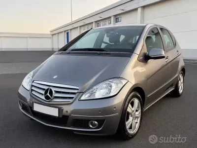 Usata Mercedes A180 Avantgarde 109 CV (80 kW) 2010 Grigio Berlina