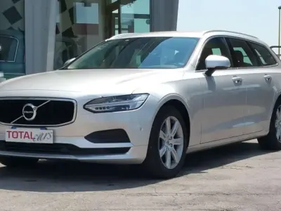 Usata Volvo V90 Momentum 190 CV (139 kW) 2016 Argento metallizzato Station wagon
