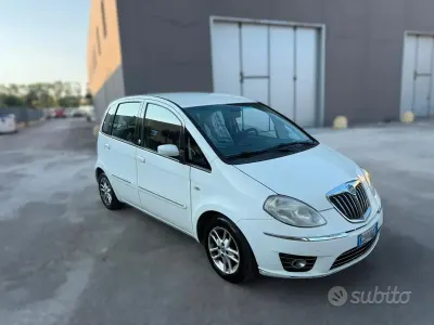 Usata Lancia Musa 77 CV (56 kW) 2011 Bianco Monovolume