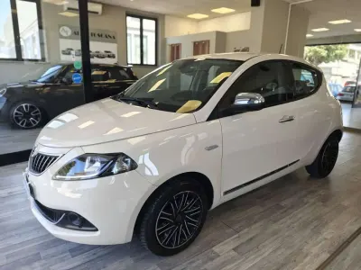 Usata Lancia Ypsilon Gold 69 CV (50 kW) 2021 Panna Utilitaria