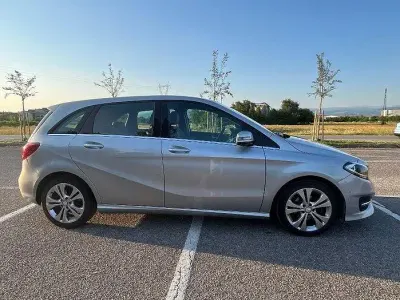 Usata Mercedes B180 116 CV (85 kW) 2015 Grigio Monovolume