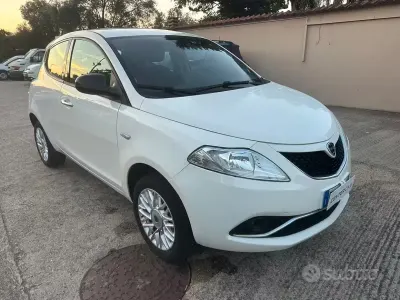 Usata Lancia Ypsilon 80 CV (58 kW) 2015 Bianco Utilitaria