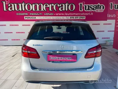 Käytetty Mercedes B200 Business 136 HP (100 kW) 2018 Hopea Tila-auto
