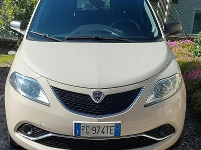 Usata Lancia Ypsilon 69 CV (50 kW) 2016 Utilitaria