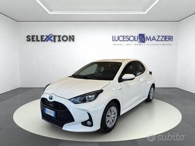 Usata Toyota Yaris Hybrid Business Edition 92 CV (67 kW) 2020 Bianco Berlina