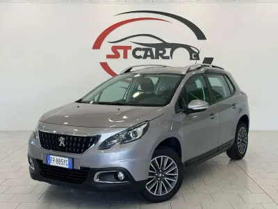 Usata Peugeot 2008 Allure 82 CV (60 kW) 2018 Argento SUV