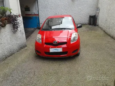 Usata Toyota Yaris 69 CV (50 kW) 2009 Rosso Utilitaria