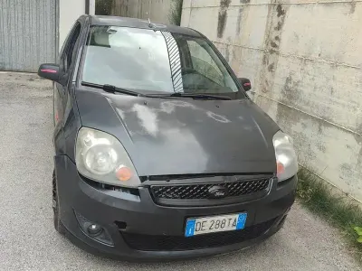 Usata Ford Fiesta 68 CV (50 kW) 2006 Grigio Utilitaria