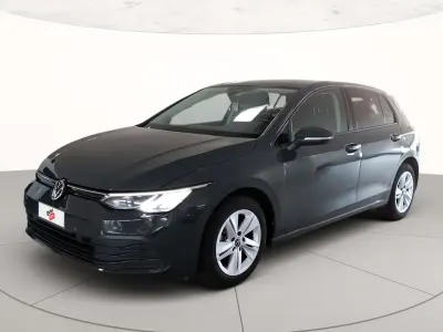 Usata VW Golf VIII Life 110 CV (80 kW) 2021 5k urano grey Berlina