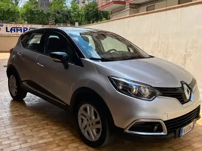 Usata Renault Captur 90 CV (66 kW) 2017 Grigio SUV