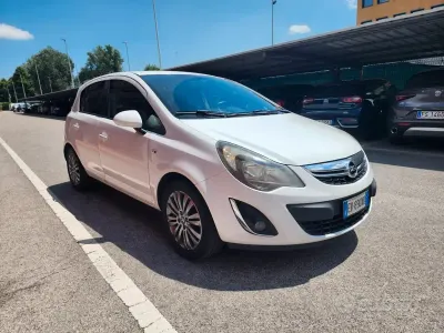 Usata Opel Corsa Edition 95 CV (69 kW) 2014 Bianco Utilitaria