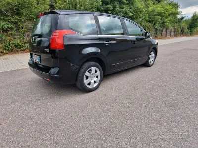 Usata Peugeot 5008 112 CV (82 kW) 2011 Nero Monovolume