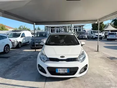 Usata Kia Rio Active 75 CV (55 kW) 2014 Bianco Berlina
