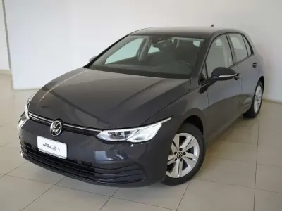 Usata VW Golf VIII Life 110 CV (80 kW) 2021 Grigio Berlina