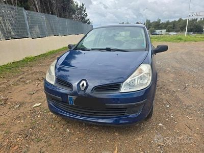 Usata Renault Clio II 70 CV (51 kW) 2007 Blu Berlina