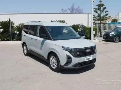 Usata Ford Tourneo Courier Titanium 125 CV (91 kW) 2024 Verde Monovolume
