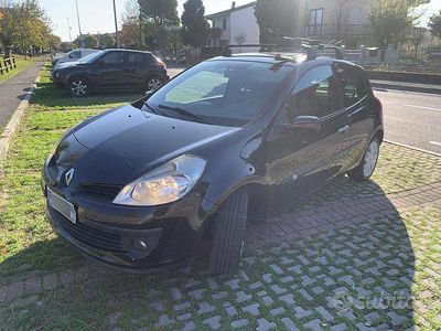 Usata Renault Clio II LE 75 CV (55 kW) 2008 Nero Utilitaria