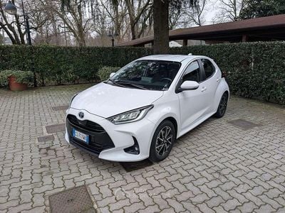 Usata Toyota Yaris Hybrid Trend 92 CV (67 kW) 2024 Super white Berlina