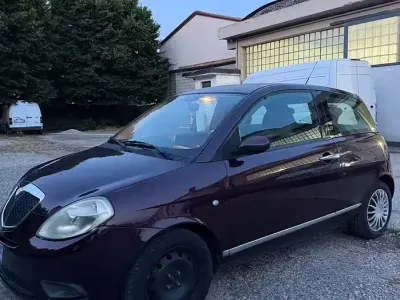 Usata Lancia Ypsilon 60 CV (44 kW) 2008 Viola Utilitaria