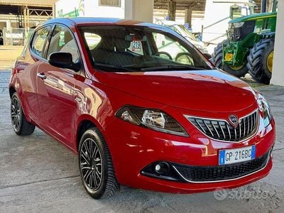Usata Lancia Ypsilon Gold 69 CV (50 kW) 2023 Rosso Utilitaria