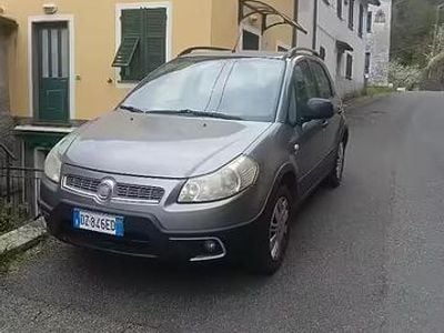 Usata Fiat Sedici 120 CV (88 kW) 2010 Grigio SUV