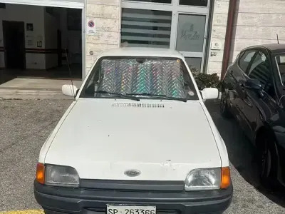 Usata Ford Escort 61 CV (44 kW) 1988 Bianco Berlina