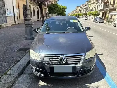 Usata VW Passat 105 CV (77 kW) 2008 Blu Berlina