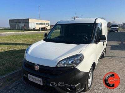 Usata Fiat Doblò 95 CV (69 kW) 2021 Bianco pastello Monovolume