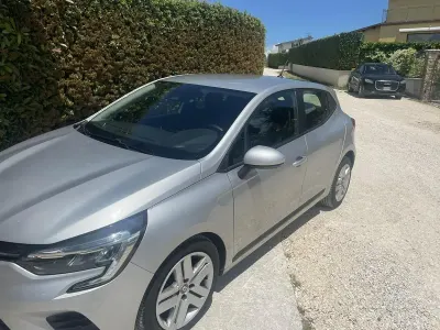 Usata Renault Clio V 101 CV (74 kW) 2021 Grigio Berlina