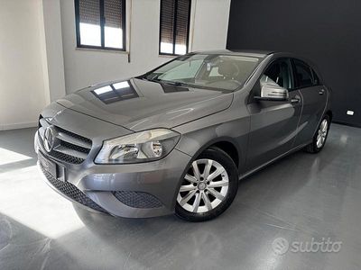 Usata Mercedes A180 109 CV (80 kW) 2015 Grigio Berlina
