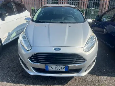 Usata Ford Fiesta Titanium 97 CV (71 kW) 2013 Grigio Coupé