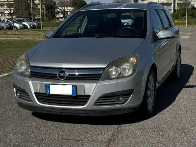 Usata Opel Astra Cosmo 105 CV (77 kW) 2007 Grigio Station wagon